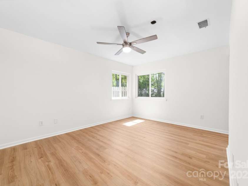817 Sardis Cove Drive, Charlotte, NC 28270.  MLS# CAR4247655, YatesRealty ID 11795. Primary Bedroom