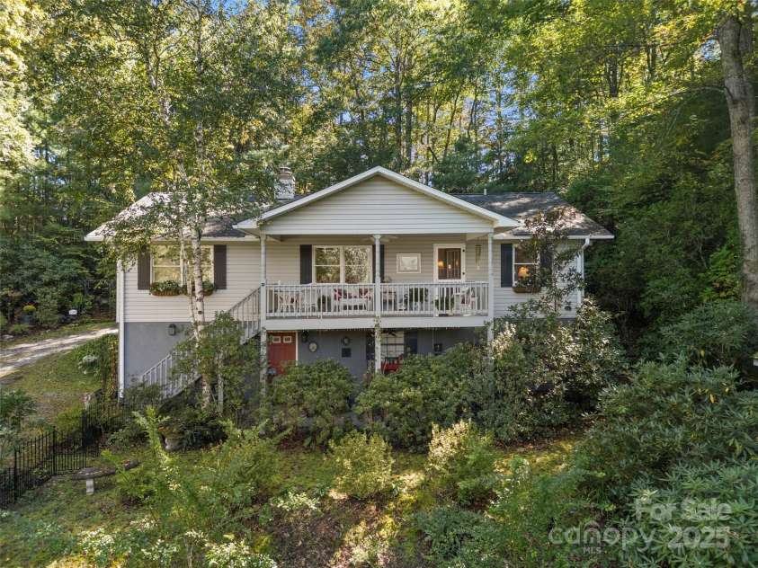 296 Ivy Ridge Circle, Sylva, NC 28779.  MLS# CAR4311361, YatesRealty ID 11796. 