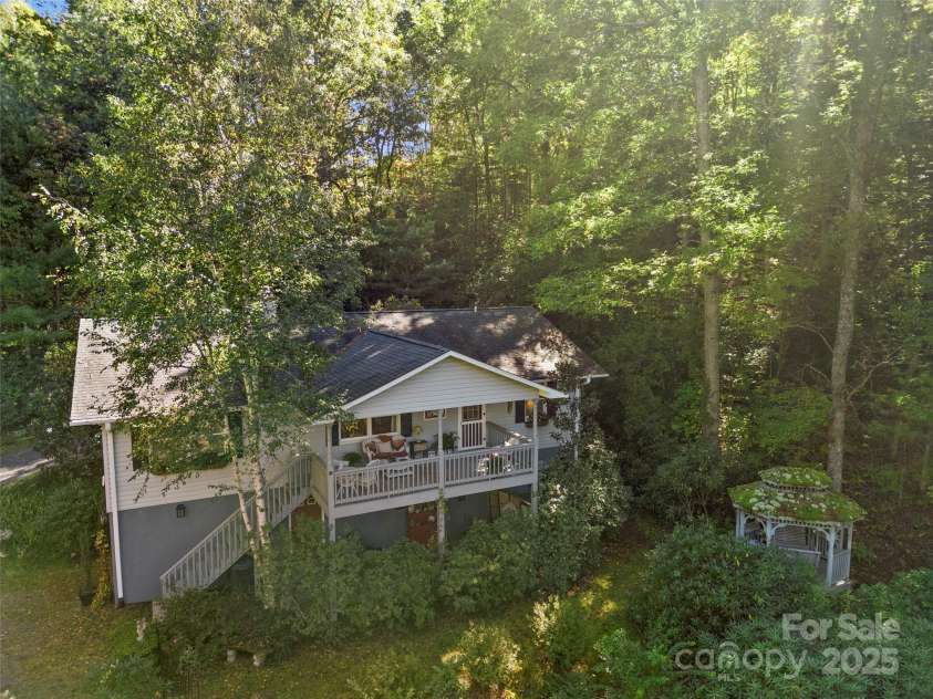 296 Ivy Ridge Circle, Sylva, NC 28779.  MLS# CAR4311361, YatesRealty ID 11796. 