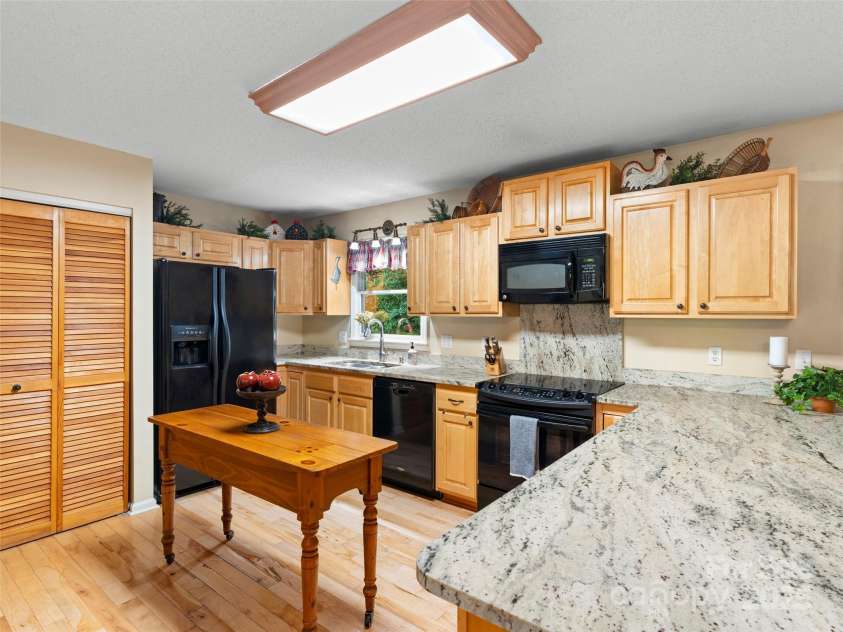 296 Ivy Ridge Circle, Sylva, NC 28779.  MLS# CAR4311361, YatesRealty ID 11796. 