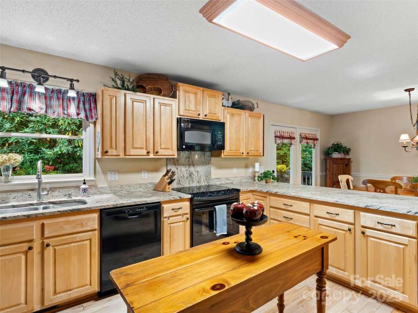 296 Ivy Ridge Circle, Sylva, NC 28779.  MLS# CAR4311361, YatesRealty ID 11796. 