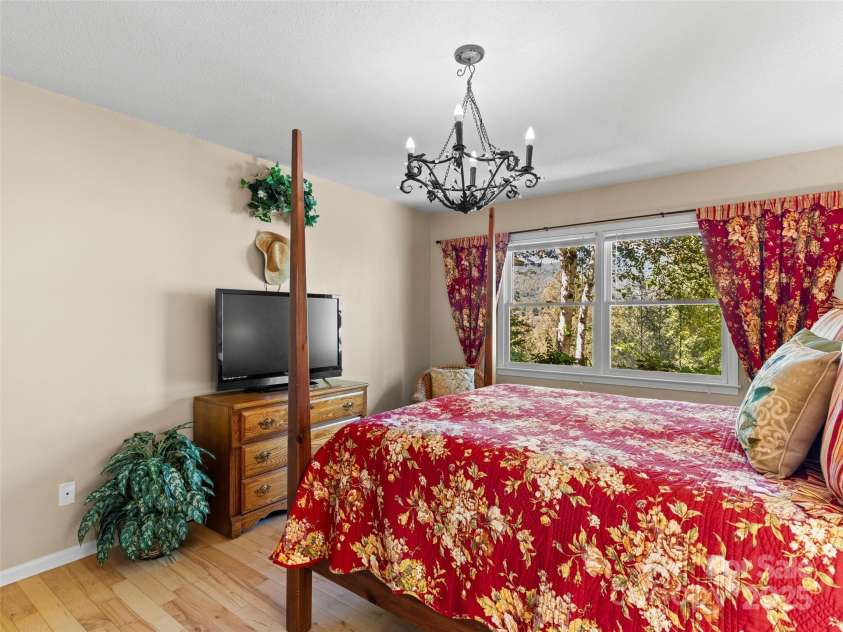 296 Ivy Ridge Circle, Sylva, NC 28779.  MLS# CAR4311361, YatesRealty ID 11796. 