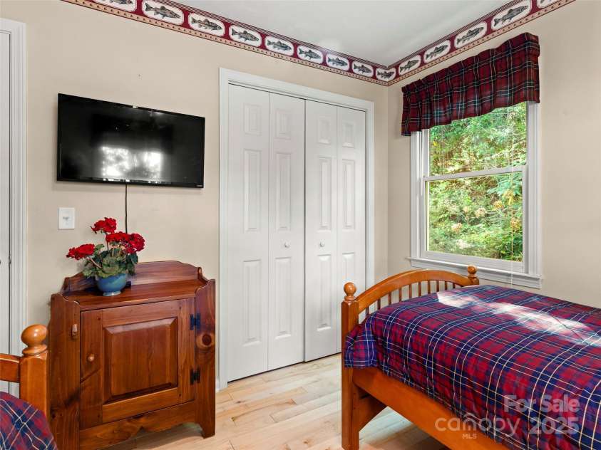 296 Ivy Ridge Circle, Sylva, NC 28779.  MLS# CAR4311361, YatesRealty ID 11796. 