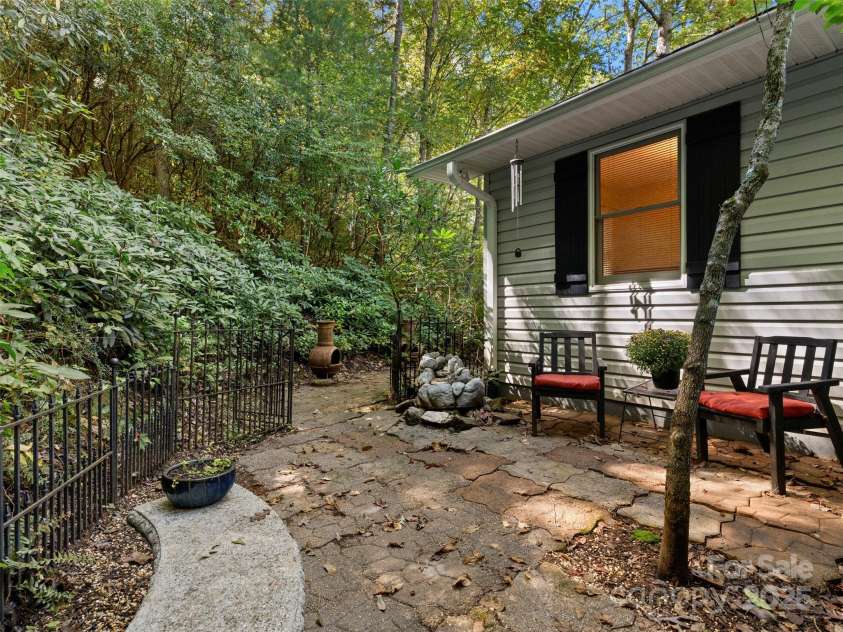 296 Ivy Ridge Circle, Sylva, NC 28779.  MLS# CAR4311361, YatesRealty ID 11796. 