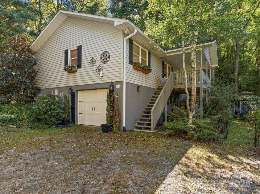 296 Ivy Ridge Circle, Sylva, NC 28779.  MLS# CAR4311361, YatesRealty ID 11796. 