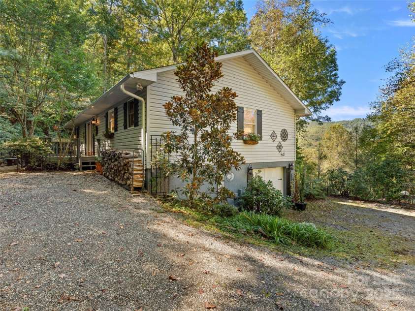 296 Ivy Ridge Circle, Sylva, NC 28779.  MLS# CAR4311361, YatesRealty ID 11796. 
