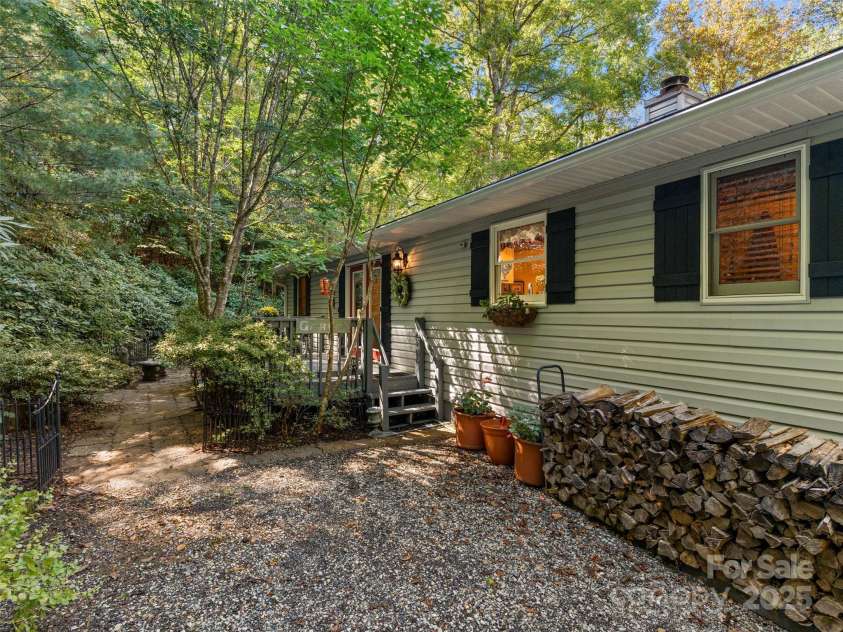 296 Ivy Ridge Circle, Sylva, NC 28779.  MLS# CAR4311361, YatesRealty ID 11796. 