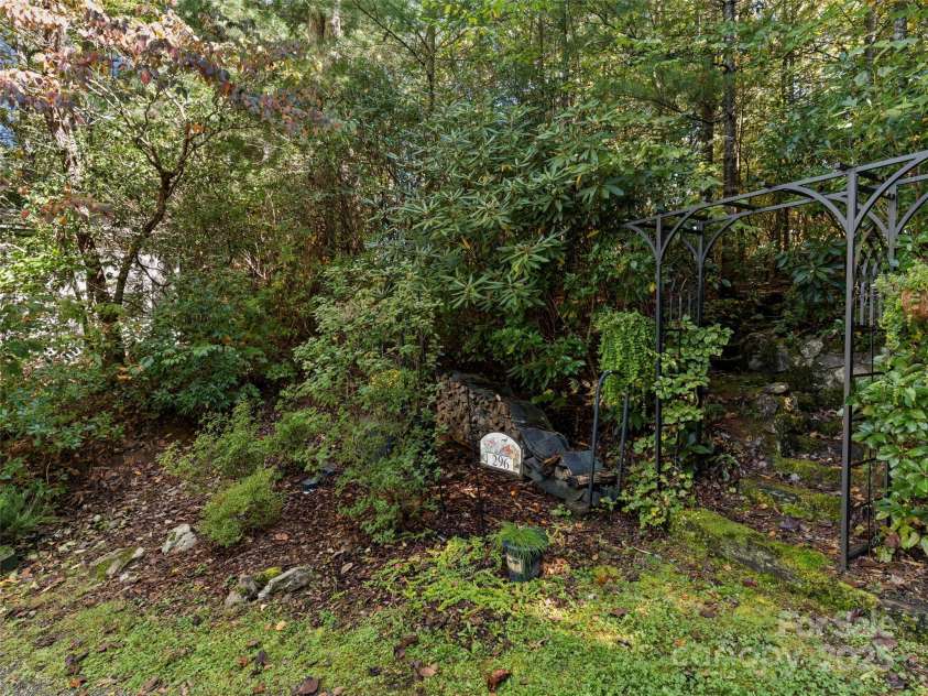 296 Ivy Ridge Circle, Sylva, NC 28779.  MLS# CAR4311361, YatesRealty ID 11796. 