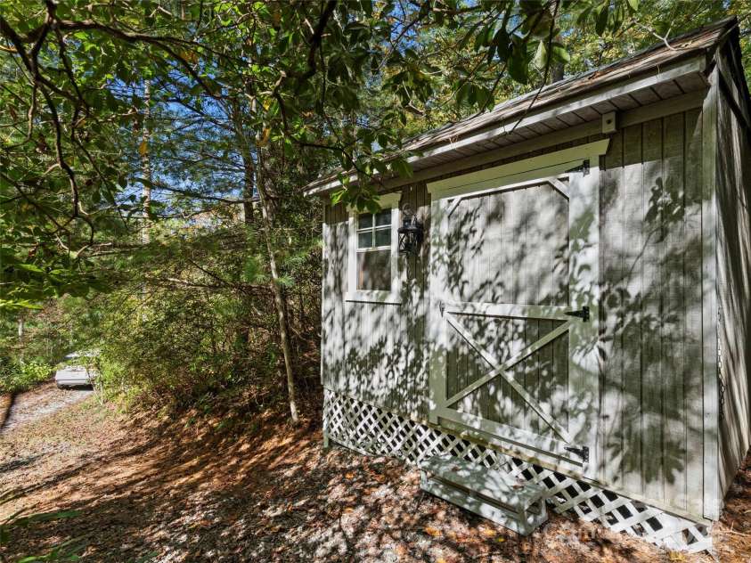 296 Ivy Ridge Circle, Sylva, NC 28779.  MLS# CAR4311361, YatesRealty ID 11796. 