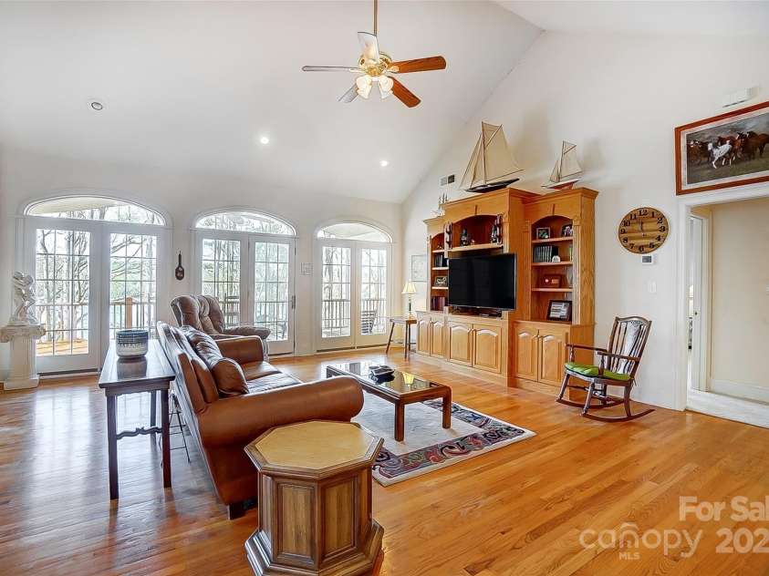 4633 River Bluff Court, Charlotte, NC 28214.  MLS# CAR4235344, YatesRealty ID 11796. 