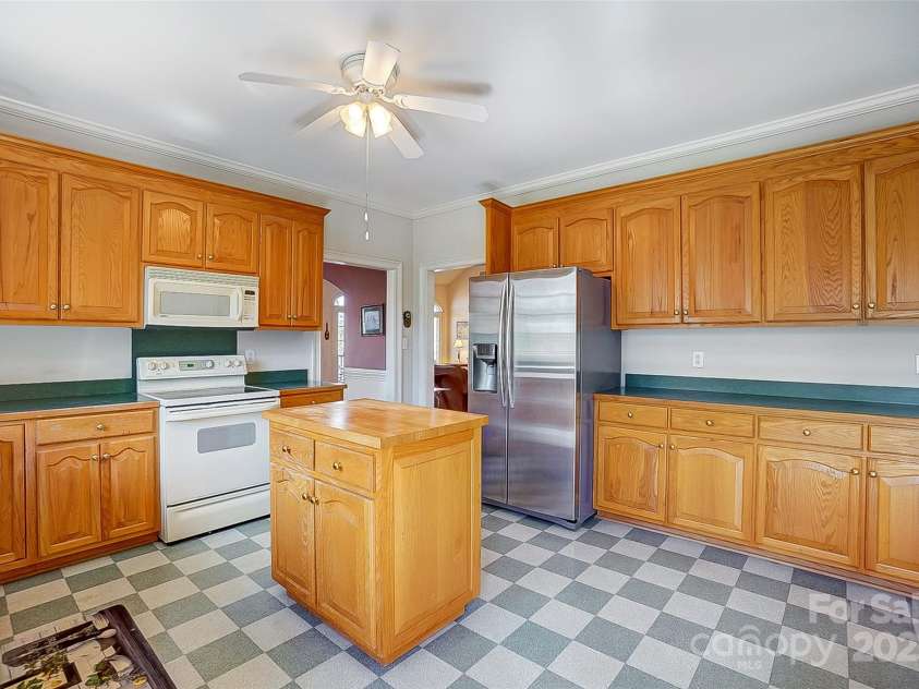 4633 River Bluff Court, Charlotte, NC 28214.  MLS# CAR4235344, YatesRealty ID 11796. 