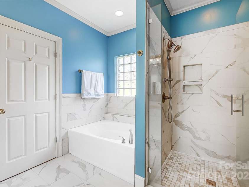 4633 River Bluff Court, Charlotte, NC 28214.  MLS# CAR4235344, YatesRealty ID 11796. 