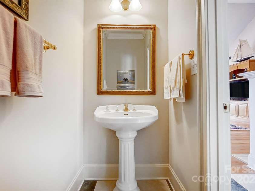 4633 River Bluff Court, Charlotte, NC 28214.  MLS# CAR4235344, YatesRealty ID 11796. Half bath