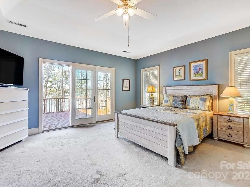 4633 River Bluff Court, Charlotte, NC 28214.  MLS# CAR4235344, YatesRealty ID 11796. Imagine waking up to the gentle sounds of the lake and enjoying the beauty of nature right outside your bedroom door