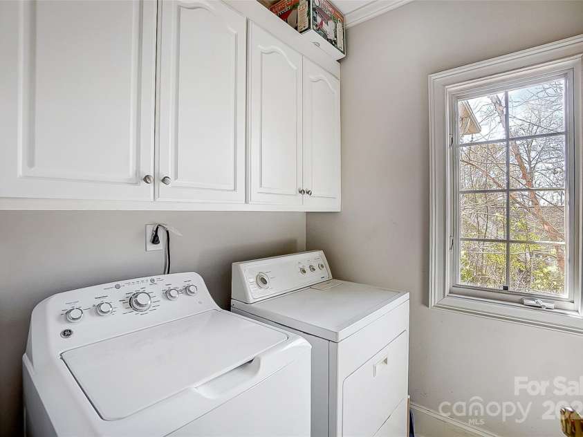 4633 River Bluff Court, Charlotte, NC 28214.  MLS# CAR4235344, YatesRealty ID 11796. Laundry