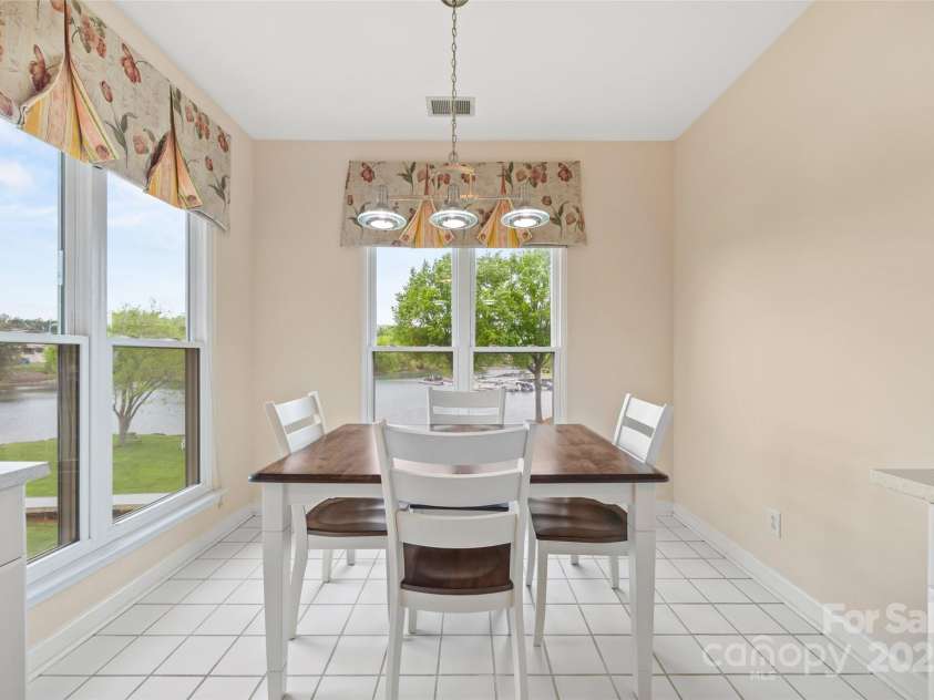 7822 Village Harbor Drive, Cornelius, NC 28031.  MLS# CAR4245678, YatesRealty ID 11798. Kitchen