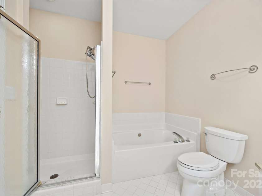 7822 Village Harbor Drive, Cornelius, NC 28031.  MLS# CAR4245678, YatesRealty ID 11798. Primary Bathroom