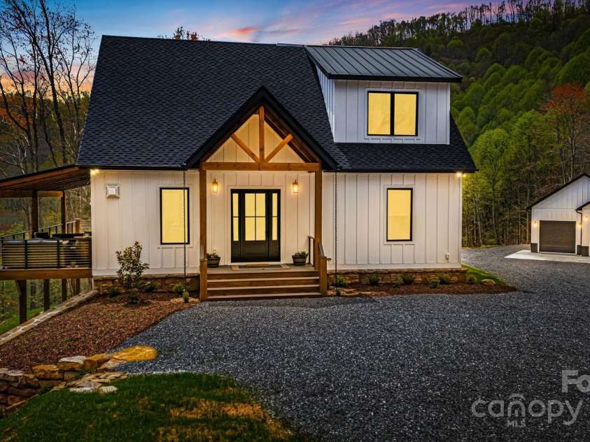715 Sigogglin Trail, Waynesville, NC 28785.  MLS# CAR4245768, YatesRealty ID 11799. 