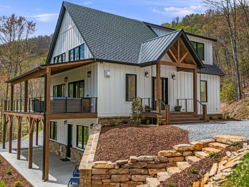 715 Sigogglin Trail, Waynesville, NC 28785.  MLS# CAR4245768, YatesRealty ID 11799. 