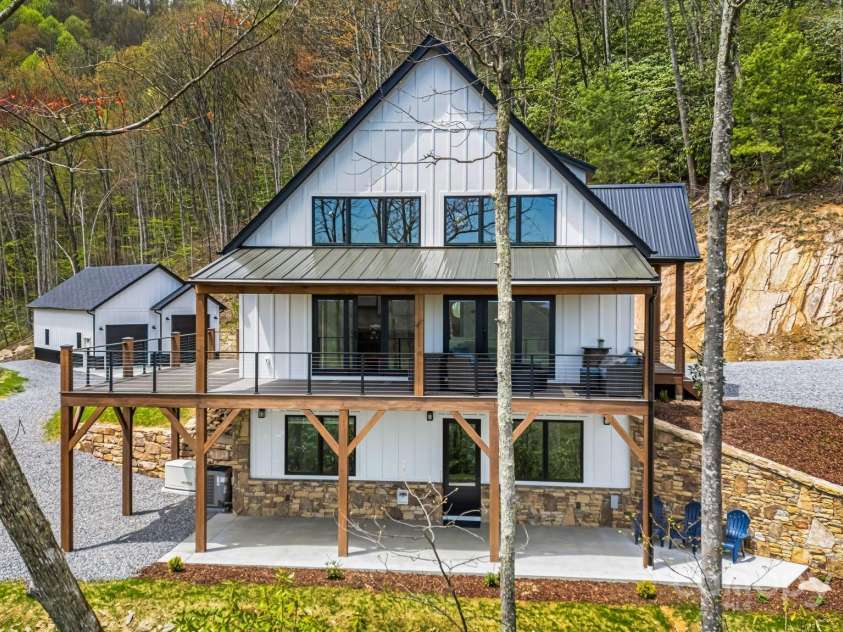 715 Sigogglin Trail, Waynesville, NC 28785.  MLS# CAR4245768, YatesRealty ID 11799. 