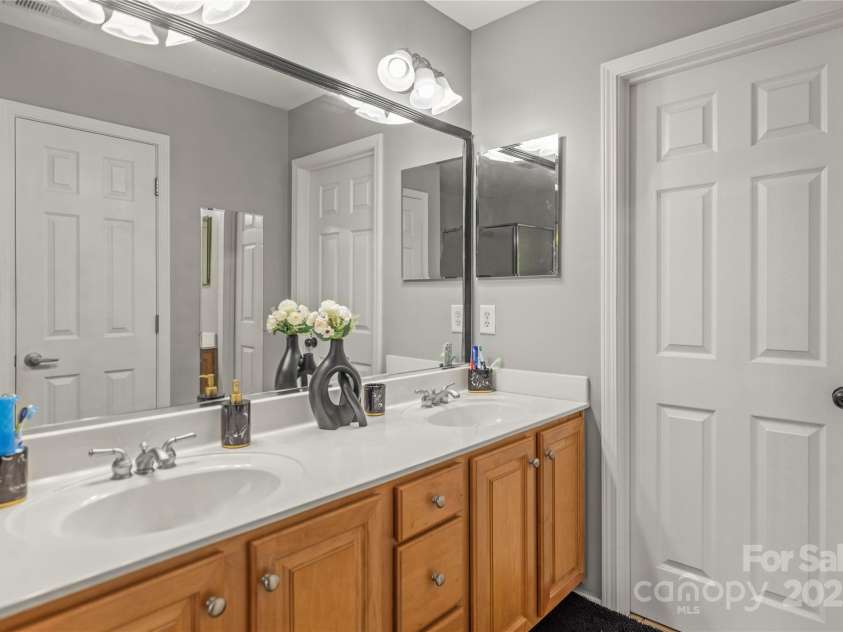 1432 Bedlington Drive, Charlotte, NC 28269.  MLS# CAR4288902, YatesRealty ID 1180. 