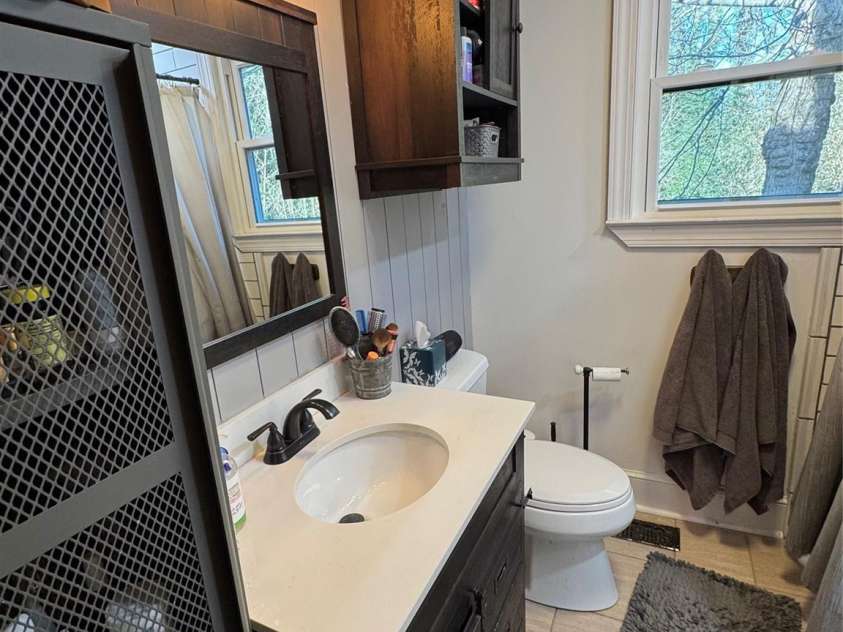 21233 Cornelius Street, Cornelius, NC 28031.  MLS# CAR4329349, YatesRealty ID 1180. Full Bath