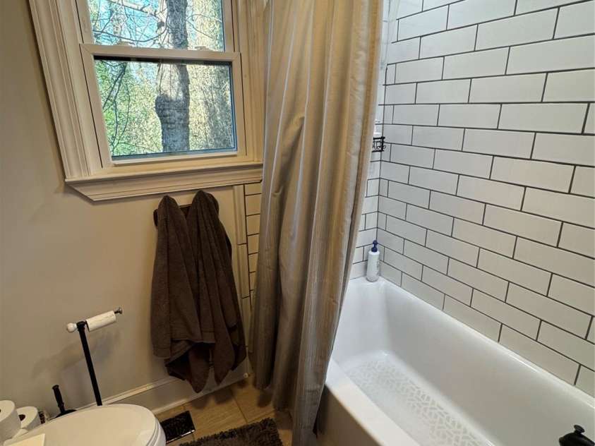 21233 Cornelius Street, Cornelius, NC 28031.  MLS# CAR4329349, YatesRealty ID 1180. Full Bath