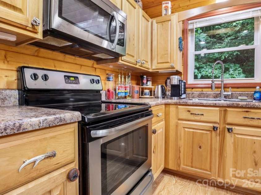 4271 Old Field Creek Road, Grassy Creek, NC 28631.  MLS# CAR4284275, YatesRealty ID 1180. Kitchen
