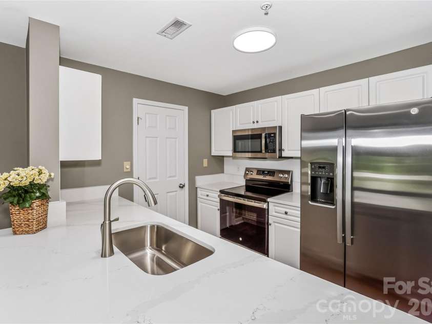 104 Pier 33 Drive, Mooresville, NC 28117.  MLS# CAR4378328, YatesRealty ID 11800. 