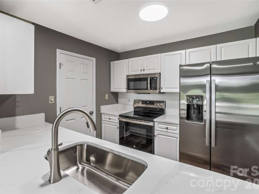 104 Pier 33 Drive, Mooresville, NC 28117.  MLS# CAR4378328, YatesRealty ID 11800. 