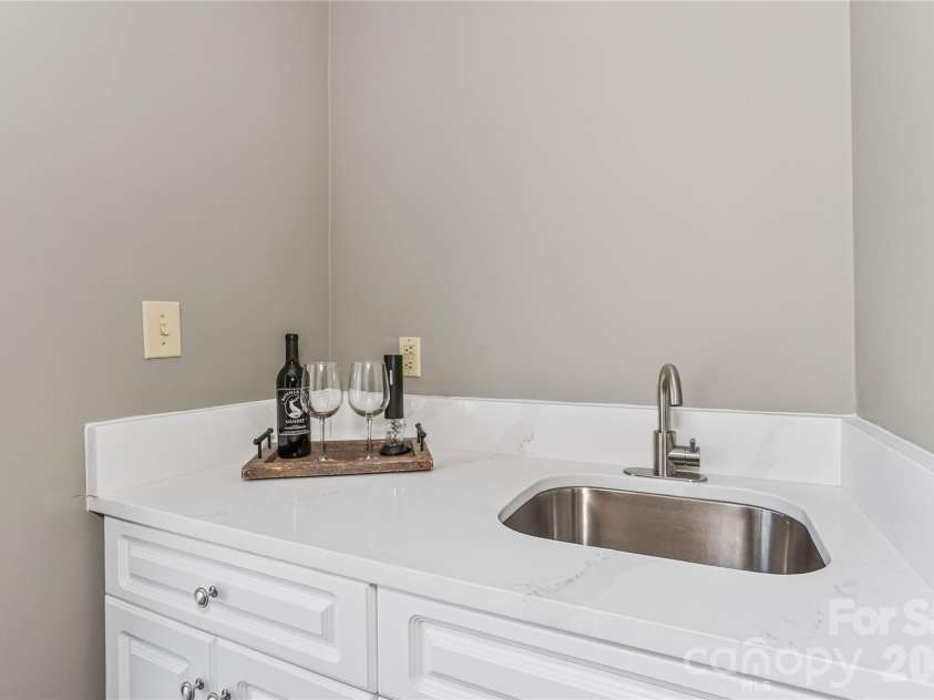 104 Pier 33 Drive, Mooresville, NC 28117.  MLS# CAR4378328, YatesRealty ID 11800. 