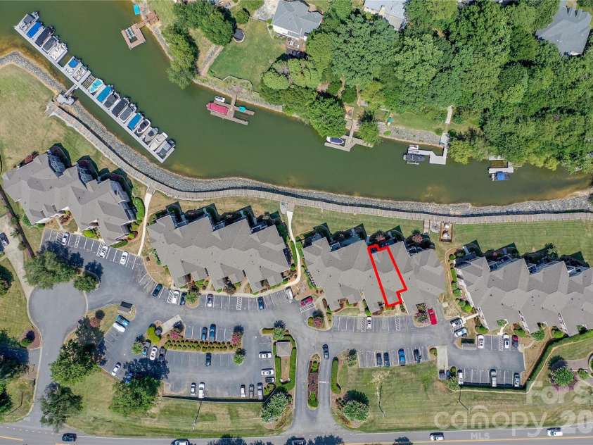 104 Pier 33 Drive, Mooresville, NC 28117.  MLS# CAR4378328, YatesRealty ID 11800. 