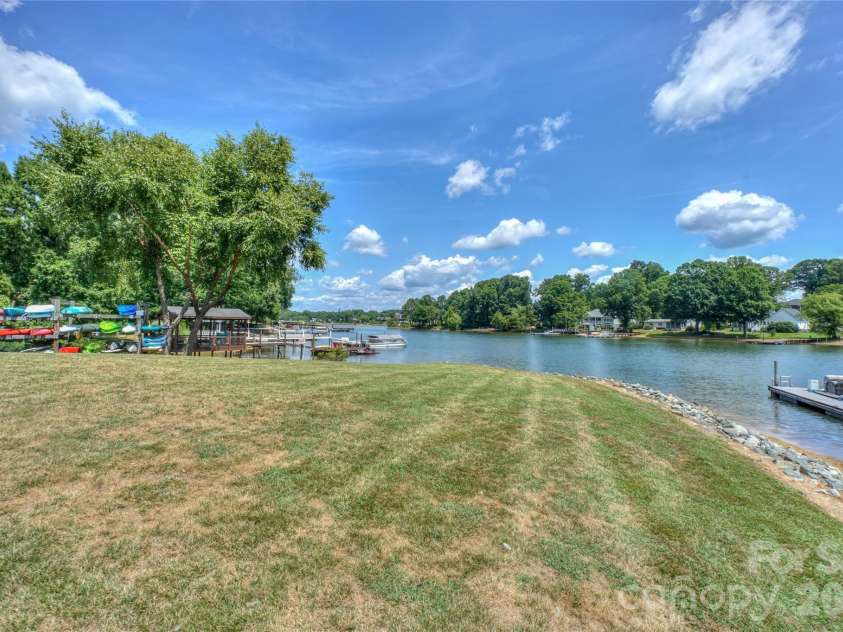 104 Pier 33 Drive, Mooresville, NC 28117.  MLS# CAR4378328, YatesRealty ID 11800. 