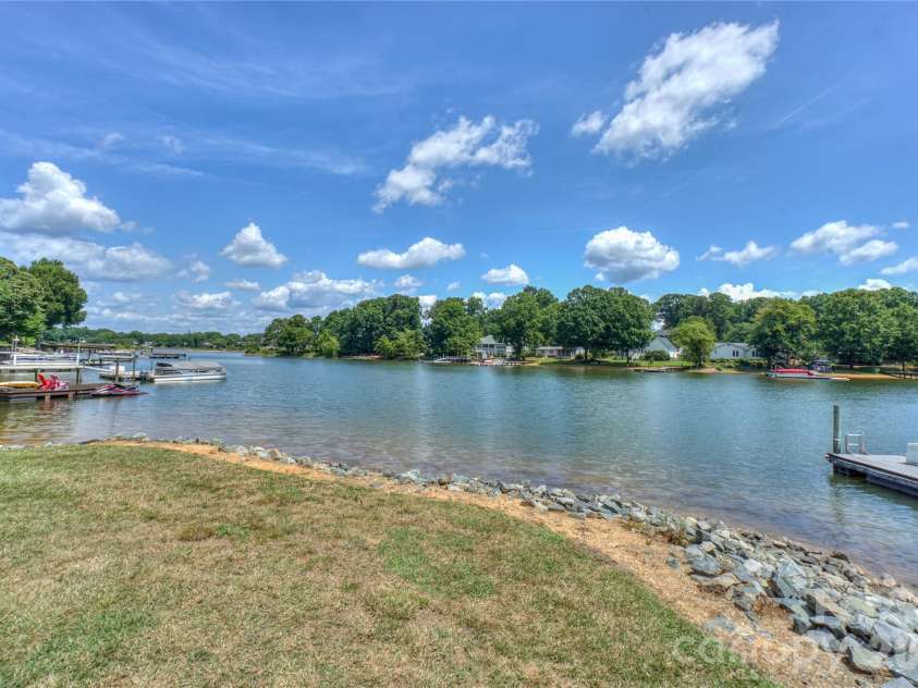 104 Pier 33 Drive, Mooresville, NC 28117.  MLS# CAR4378328, YatesRealty ID 11800. 