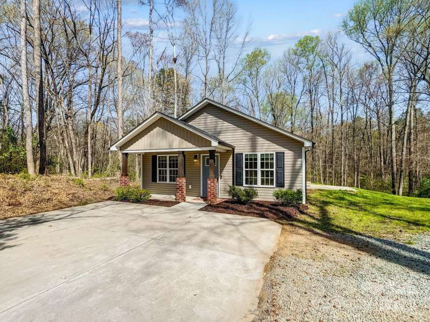 350 Belvedere Drive, Concord, NC 28027.  MLS# CAR4234345, YatesRealty ID 11800. 