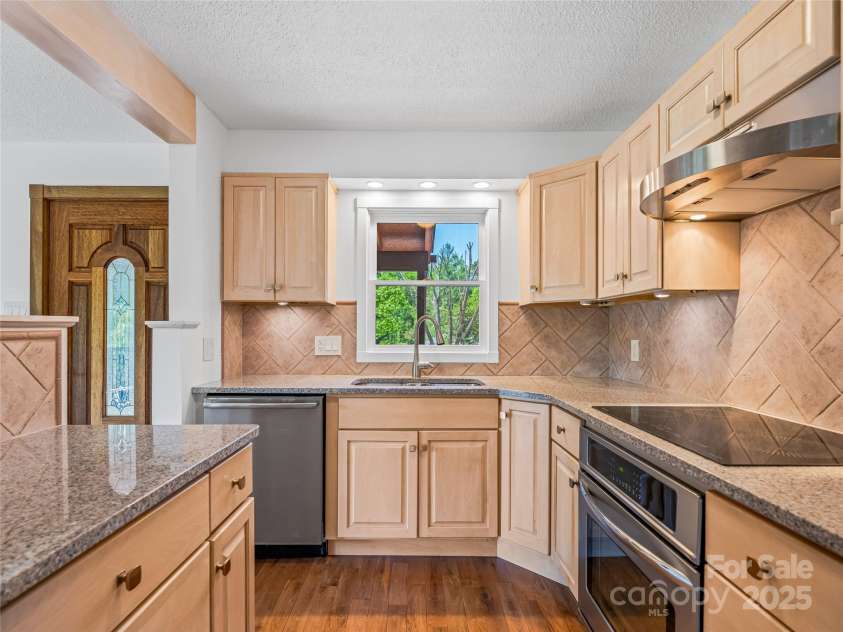 7 Hope Lane, Weaverville, NC 28787.  MLS# CAR4247502, YatesRealty ID 11803. 