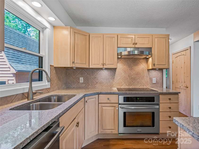 7 Hope Lane, Weaverville, NC 28787.  MLS# CAR4247502, YatesRealty ID 11803. 