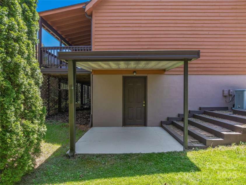 7 Hope Lane, Weaverville, NC 28787.  MLS# CAR4247502, YatesRealty ID 11803. 