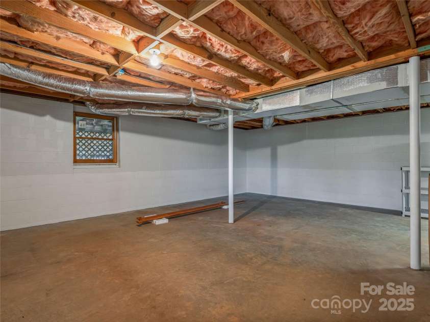 7 Hope Lane, Weaverville, NC 28787.  MLS# CAR4247502, YatesRealty ID 11803. 