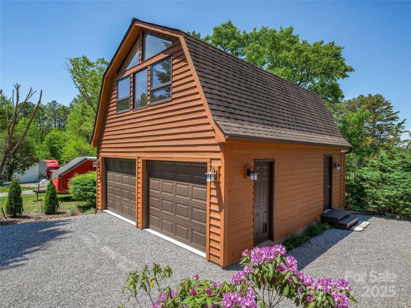 7 Hope Lane, Weaverville, NC 28787.  MLS# CAR4247502, YatesRealty ID 11803. 