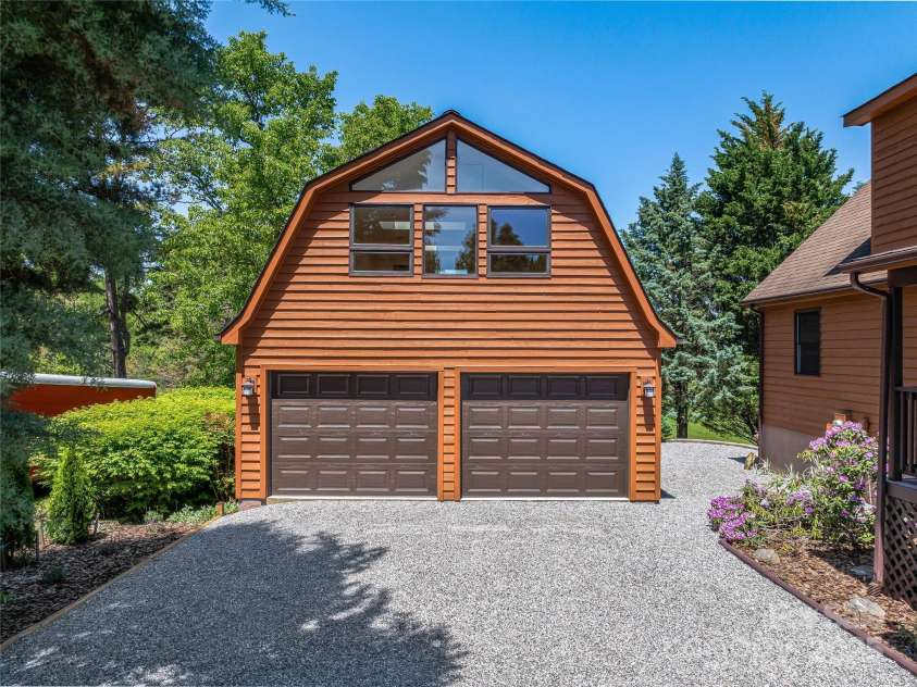 7 Hope Lane, Weaverville, NC 28787.  MLS# CAR4247502, YatesRealty ID 11803. 