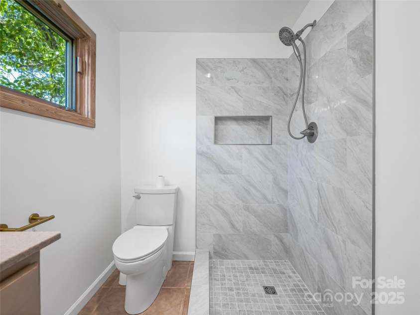 7 Hope Lane, Weaverville, NC 28787.  MLS# CAR4247502, YatesRealty ID 11803. 