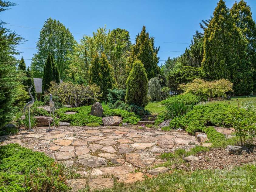 7 Hope Lane, Weaverville, NC 28787.  MLS# CAR4247502, YatesRealty ID 11803. 