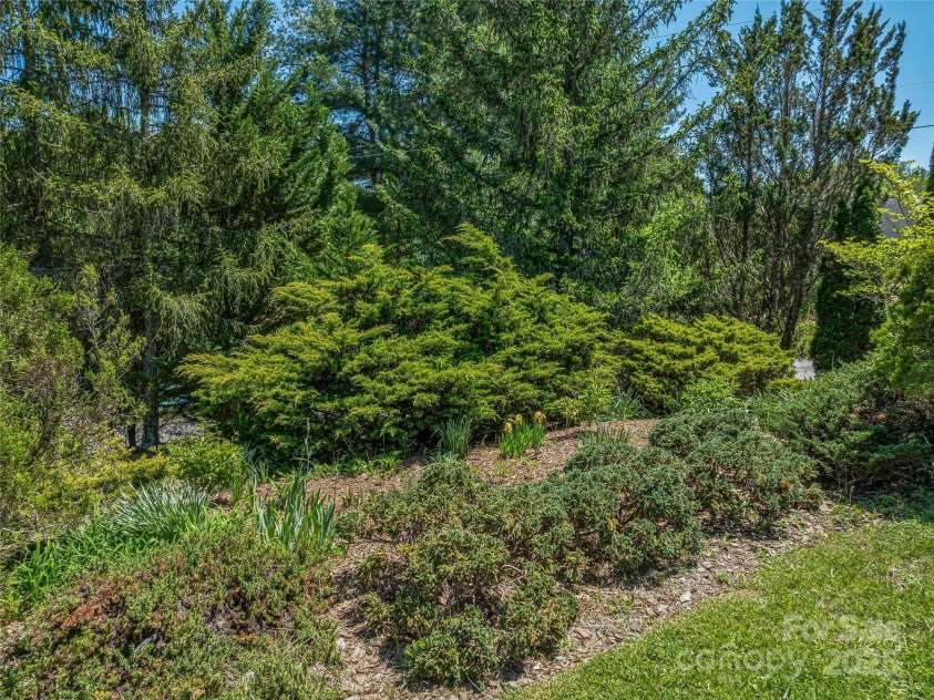 7 Hope Lane, Weaverville, NC 28787.  MLS# CAR4247502, YatesRealty ID 11803. 