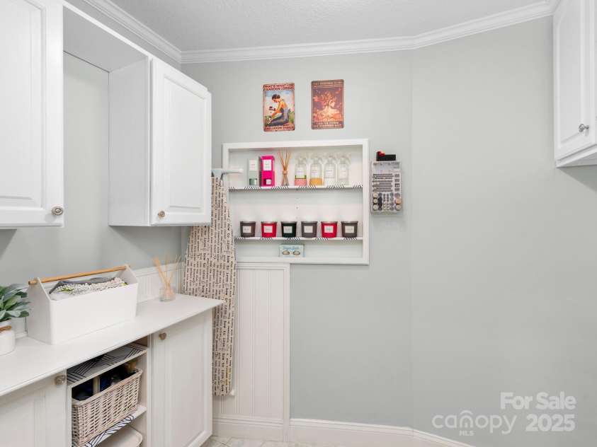 170 Weston Road, Arden, NC 28704.  MLS# CAR4222596, YatesRealty ID 11805. Laundry room on main level. There is another laundry hookup in the basement