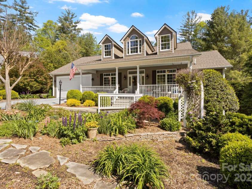 216 Cold Stream Way, Hendersonville, NC 28791.  MLS# CAR4254687, YatesRealty ID 11806. 