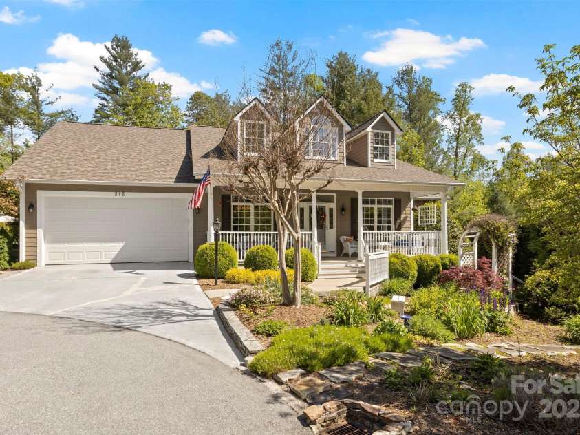 216 Cold Stream Way, Hendersonville, NC 28791.  MLS# CAR4254687, YatesRealty ID 11806. 