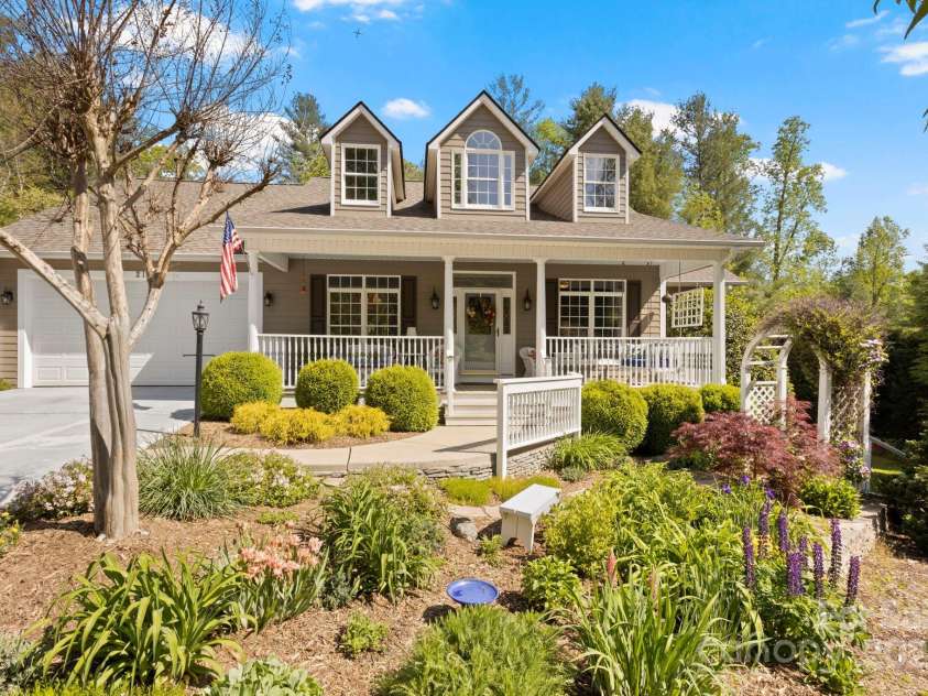 216 Cold Stream Way, Hendersonville, NC 28791.  MLS# CAR4254687, YatesRealty ID 11806. 