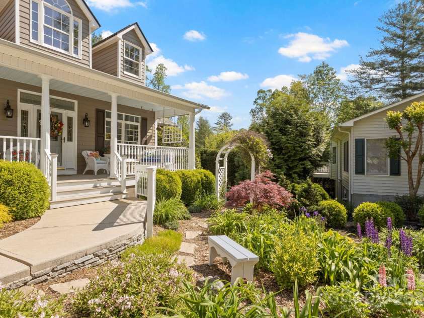 216 Cold Stream Way, Hendersonville, NC 28791.  MLS# CAR4254687, YatesRealty ID 11806. 