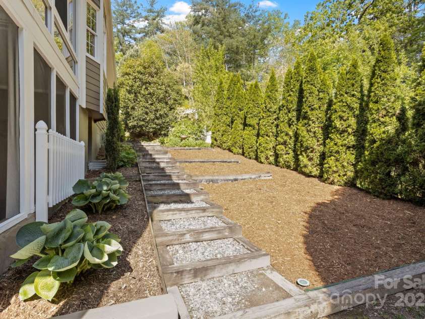 216 Cold Stream Way, Hendersonville, NC 28791.  MLS# CAR4254687, YatesRealty ID 11806. 